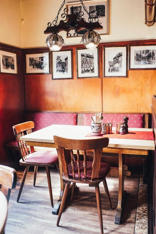 Gasthaus Zum Loewen Frankfurt am Main Bagian luar foto
